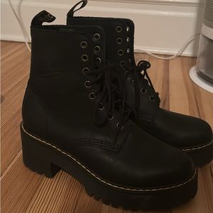 Dr. Martens Shrivers